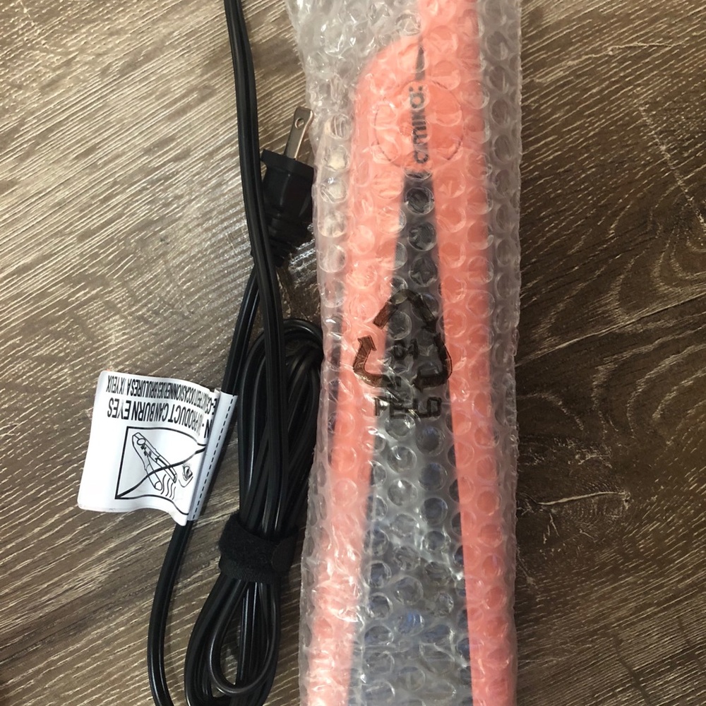 Amika hair straightener - Picture 2 of 4